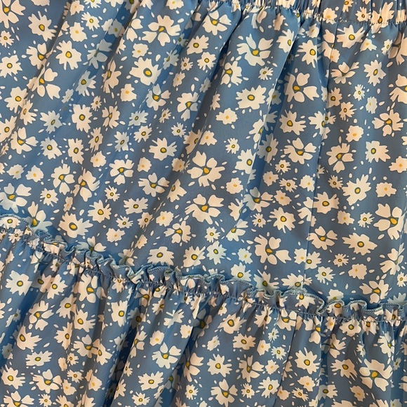 SHEIN Ditsy Floral Ruffle Hem Skirt - Picture 2 of 3